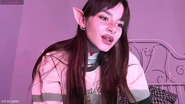 Snapshot of xx_lily chatting on 12.16.25 xx lily online show from 12.16.25