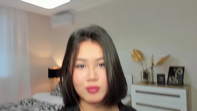 Brunette Charm online show from 01.18.26