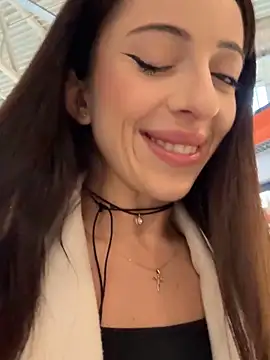 YeaLina online show from 12.16.25