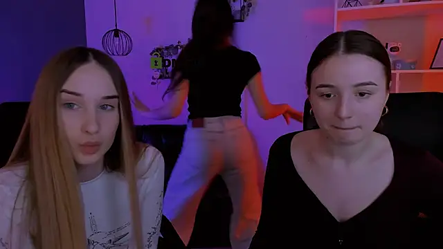 mila firee online show from 04.21.26