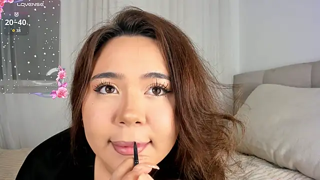 Mia Carmin online show from 04.12.26