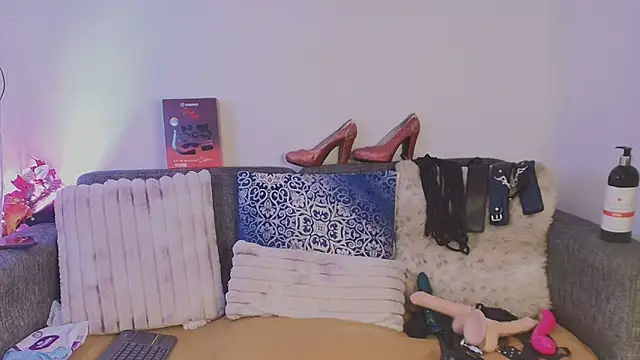 Snapshot of Laura_hotmilf chatting on 04.02.26 Laura hotmilf online show from 04.02.26