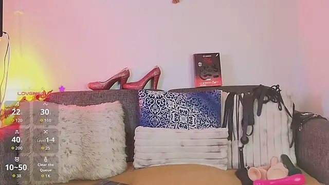 Snapshot of Laura_hotmilf chatting on 04.15.26 Laura hotmilf online show from 04.15.26