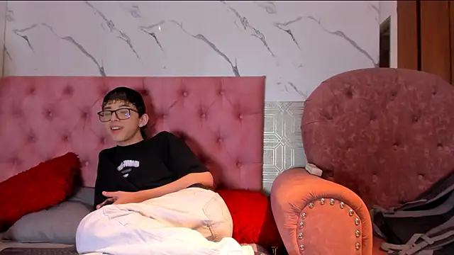 Snapshot of double_temptation2 chatting on 12.16.25 double temptation2 online show from 12.16.25