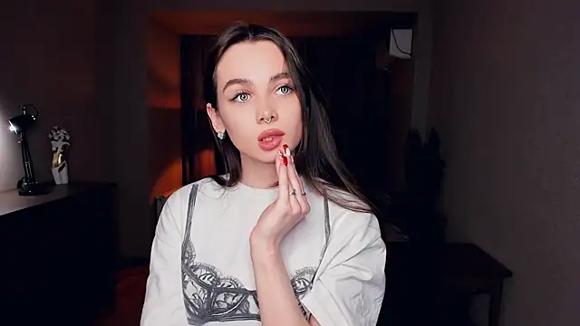 YvonneRobes online show from 01.08.26