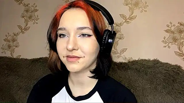 EmilyVeiro online show from 02.04.26