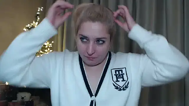 Snapshot of sweetpussy13 chatting on 12.29.24 sweetpussy13 online show from 12.29.24