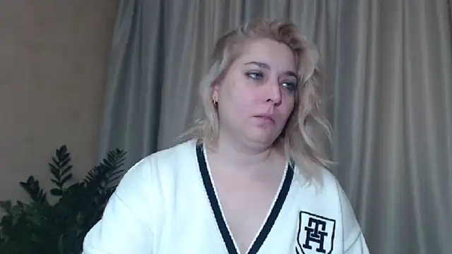 Snapshot of sweetpussy13 chatting on 01.10.25 sweetpussy13 online show from 01.10.25