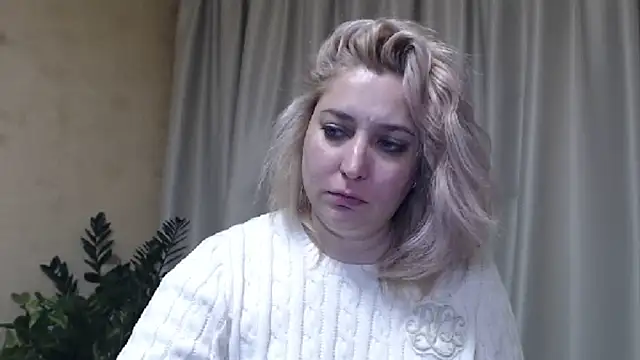 Snapshot of sweetpussy13 chatting on 01.15.25 sweetpussy13 online show from 01.15.25