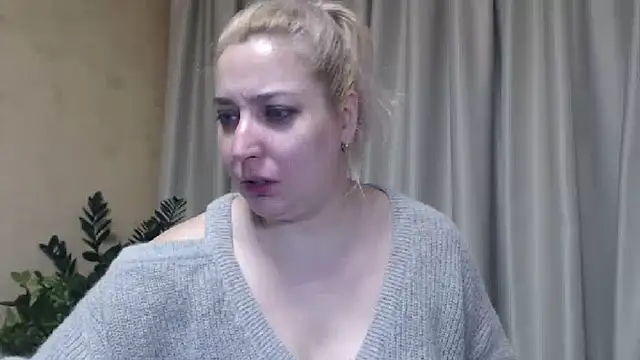 Snapshot of sweetpussy13 chatting on 01.17.25 sweetpussy13 online show from 01.17.25