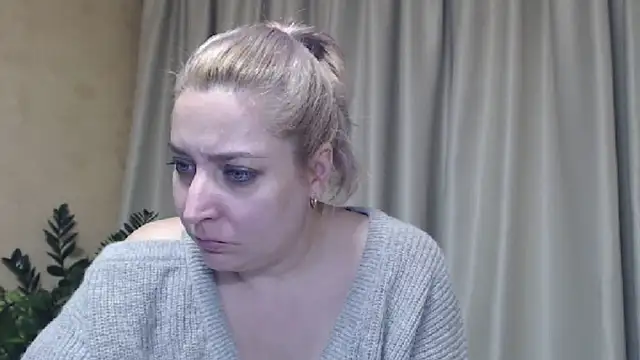 Snapshot of sweetpussy13 chatting on 01.21.25 sweetpussy13 online show from 01.21.25