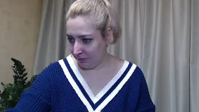 Snapshot of sweetpussy13 chatting on 02.22.25 sweetpussy13 online show from 02.22.25