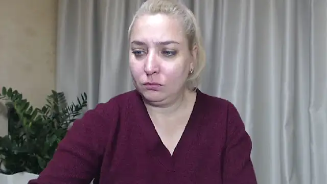 Snapshot of sweetpussy13 chatting on 09.30.25 sweetpussy13 online show from 09.30.25