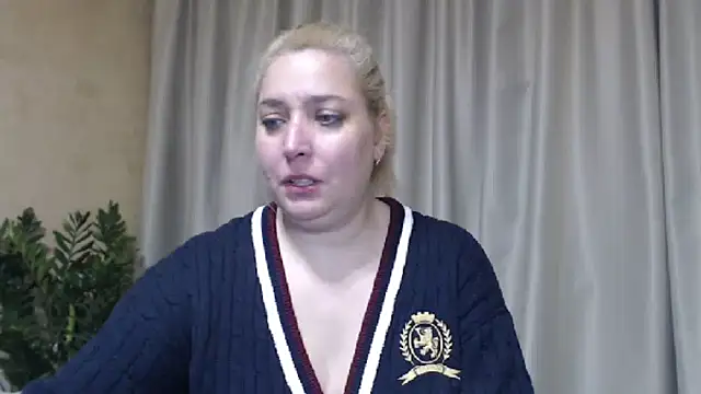 Snapshot of sweetpussy13 chatting on 04.18.26 sweetpussy13 online show from 04.18.26
