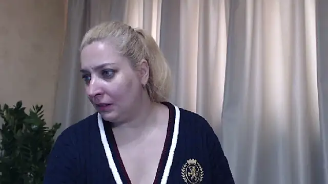 Snapshot of sweetpussy13 chatting on 04.22.26 sweetpussy13 online show from 04.22.26