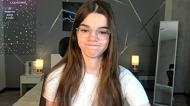 miss  evelyne online show from 02.04.26