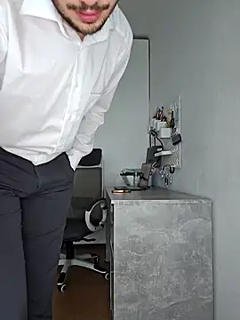 Snapshot of Lovebackground chatting on 01.31.25 Lovebackground online show from 01.31.25