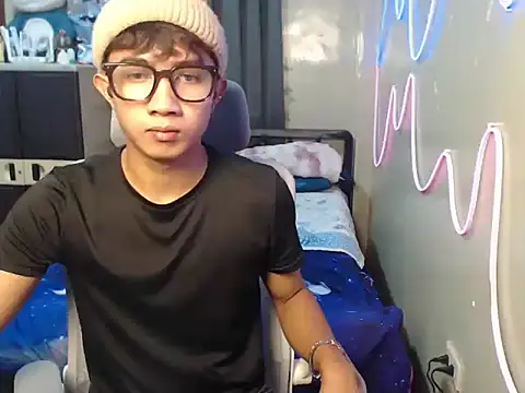Snapshot of Ur_hottestjonny chatting on 06.18.26 Ur hottestjonny online show from 06.18.26