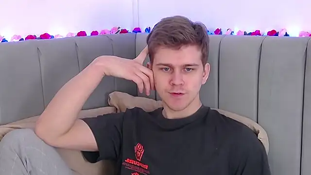 Snapshot of NickJohnas chatting on 02.15.26 NickJohnas online show from 02.15.26