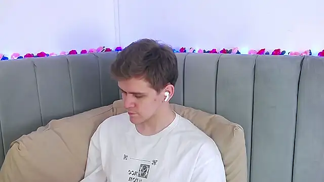 Snapshot of NickJohnas chatting on 02.21.26 NickJohnas online show from 02.21.26