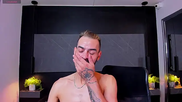 Snapshot of arcangel_harris chatting on 02.10.26 arcangel harris online show from 02.10.26