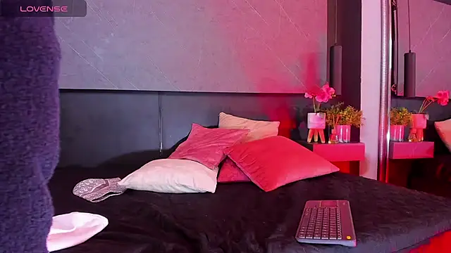 Snapshot of arcangel_harris chatting on 02.14.26 arcangel harris online show from 02.14.26