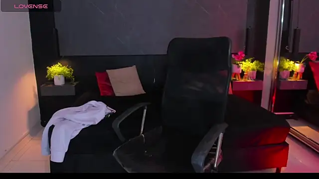 Snapshot of arcangel_harris chatting on 02.19.26 arcangel harris online show from 02.19.26