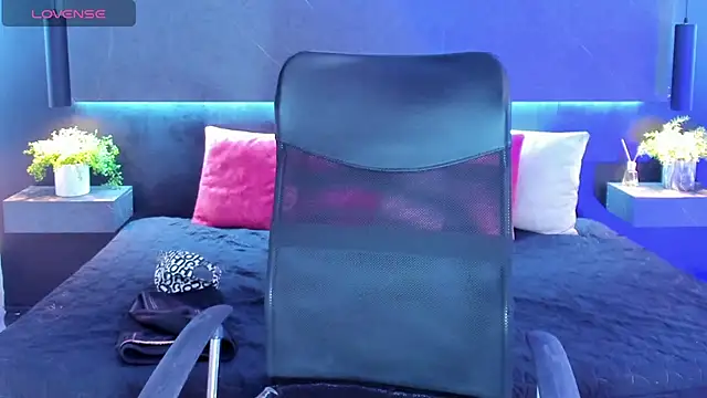 Snapshot of arcangel_harris chatting on 04.18.26 arcangel harris online show from 04.18.26