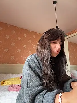Snapshot of SilkyMira chatting on 05.19.26 SilkyMira online show from 05.19.26