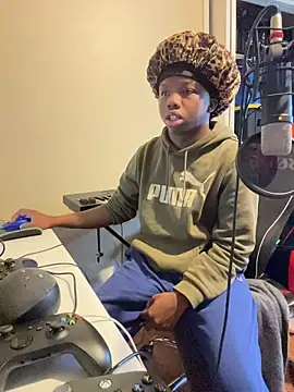 Snapshot of YourLittleBoyfriend chatting on 01.14.26 YourLittleBoyfriend online show from 01.14.26