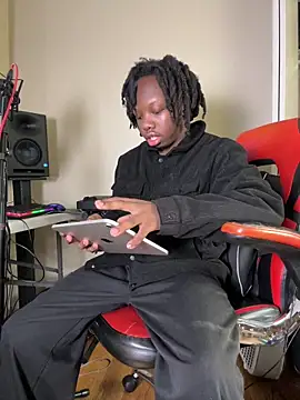 Snapshot of YourLittleBoyfriend chatting on 02.28.26 YourLittleBoyfriend online show from 02.28.26