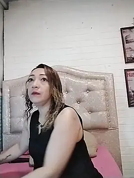 Snapshot of DanaMontana chatting on 12.19.25 DanaMontana online show from 12.19.25