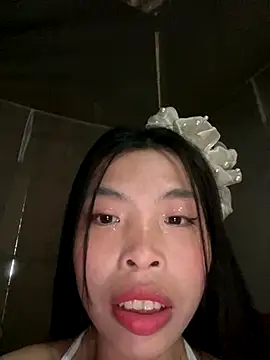 Snapshot of lux-su chatting on 12.22.25 lux-su online show from 12.22.25