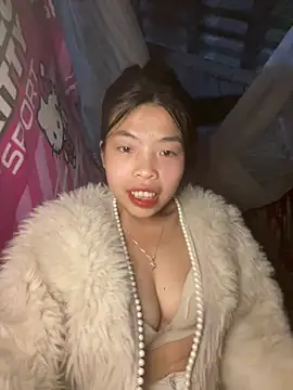 Snapshot of lux-su chatting on 02.25.26 lux-su online show from 02.25.26