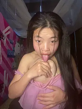 Snapshot of lux-su chatting on 02.28.26 lux-su online show from 02.28.26