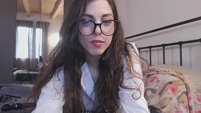 Snapshot of YourSlutQueen chatting on 02.12.26 YourSlutQueen online show from 02.12.26