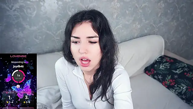 Snapshot of OdetteWitschi chatting on 01.12.26 OdetteWitschi online show from 01.12.26