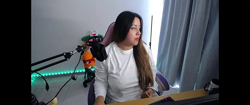 PeachyBloom online show from 12.20.25