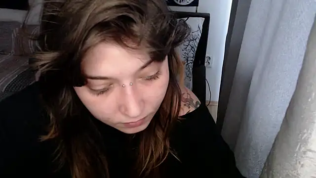 Snapshot of AlienforTwenty chatting on 06.13.26 AlienforTwenty online show from 06.13.26