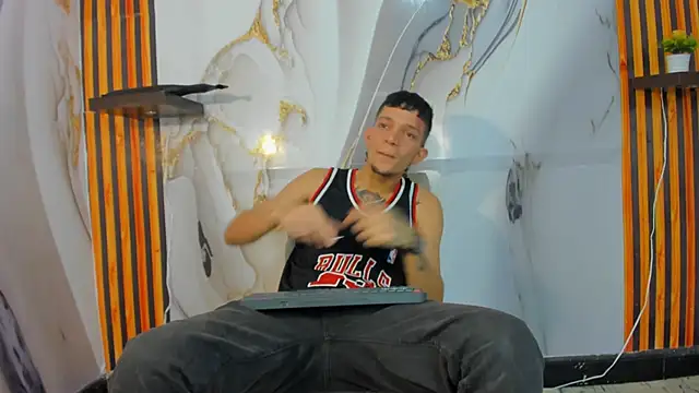 Straight Guy22 online show from 12.19.25