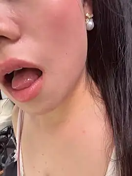 Snapshot of ella-ys chatting on 03.02.26 ella-ys online show from 03.02.26