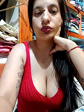 Snapshot of julietaloovee chatting on 02.23.26 julietaloovee online show from 02.23.26