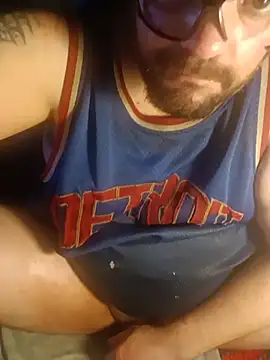 Snapshot of givr6inches chatting on 05.17.26 givr6inches online show from 05.17.26