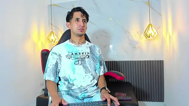 Snapshot of SalvatoreMontes chatting on 12.16.25 SalvatoreMontes online show from 12.16.25