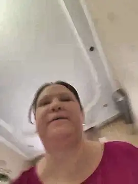 Snapshot of -Queen- chatting on 03.02.26 -Queen- online show from 03.02.26