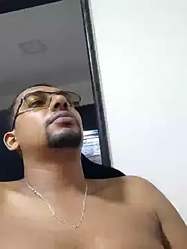 Snapshot of Reis001122 chatting on 05.11.26 Reis001122 online show from 05.11.26