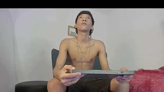 Snapshot of im_ralff chatting on 06.19.26 im ralff online show from 06.19.26