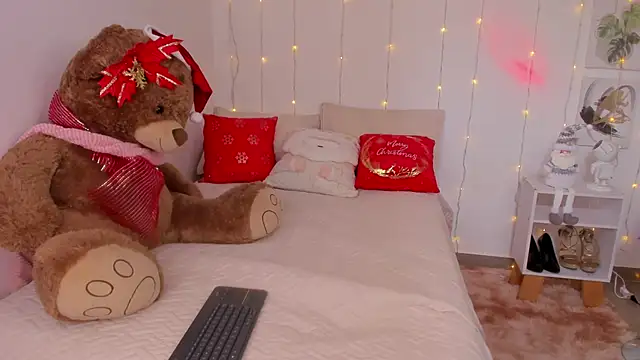 Lily Hiill7 online show from 12.17.25