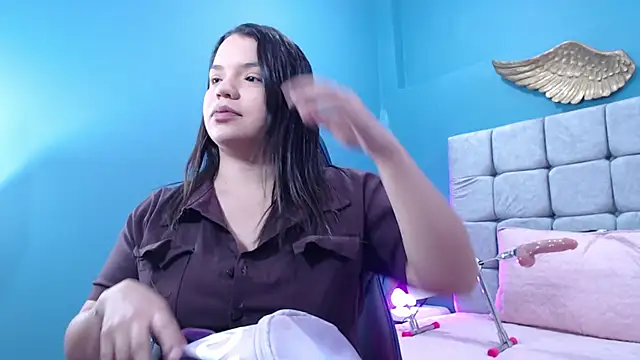 AuraArnau online show from 01.12.26