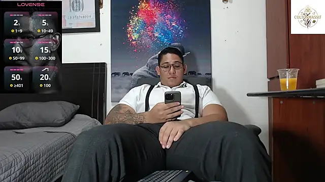 Snapshot of coltonmassiff chatting on 06.07.26 coltonmassiff online show from 06.07.26